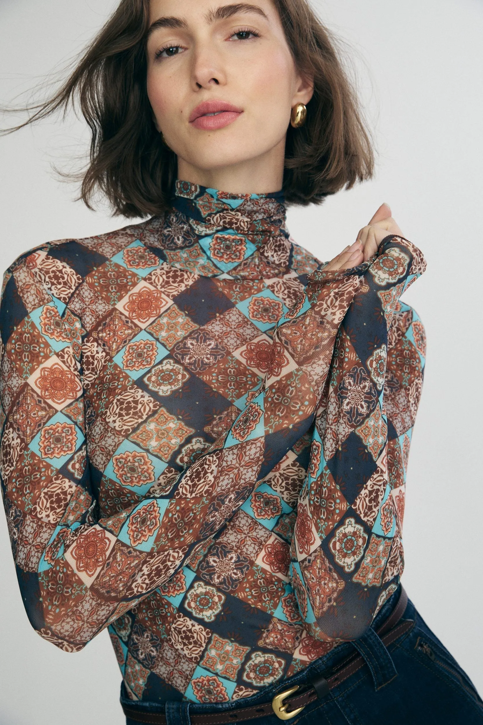 Outdoor Layer Print micro mesh turtleneck