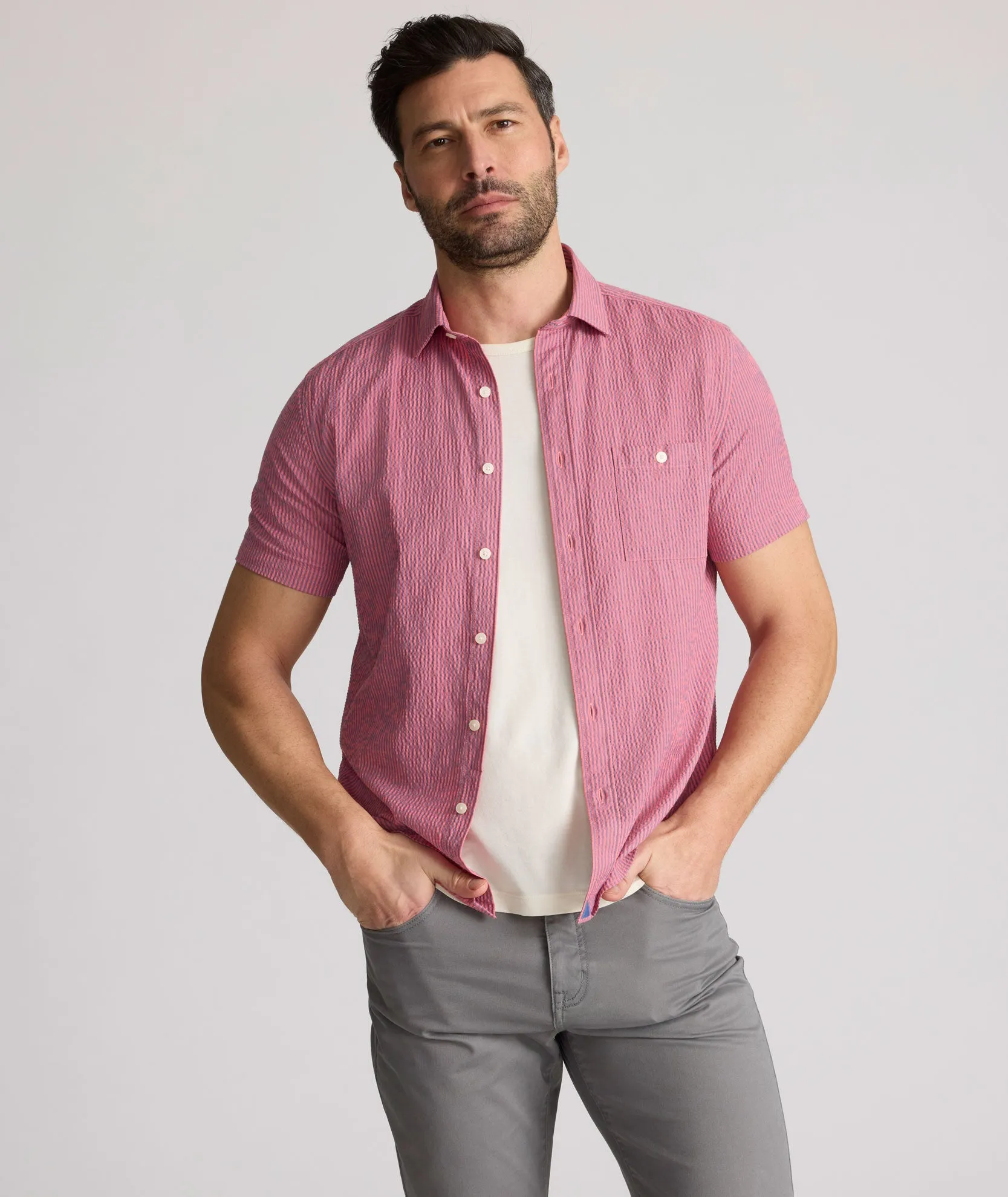 high-low hem Performance Short-Sleeve Seersucker Shirt
