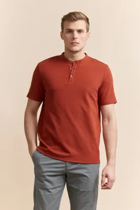 Textured Henley t-shirt Reinforced Neckline Fashionable Option