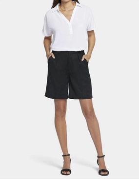 Relaxed Short In Black Warm Days Smooth Fabric