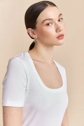 Ribbed t-shirt with scoop neck Summer Wardrobe ComfortOptimizedConstruction