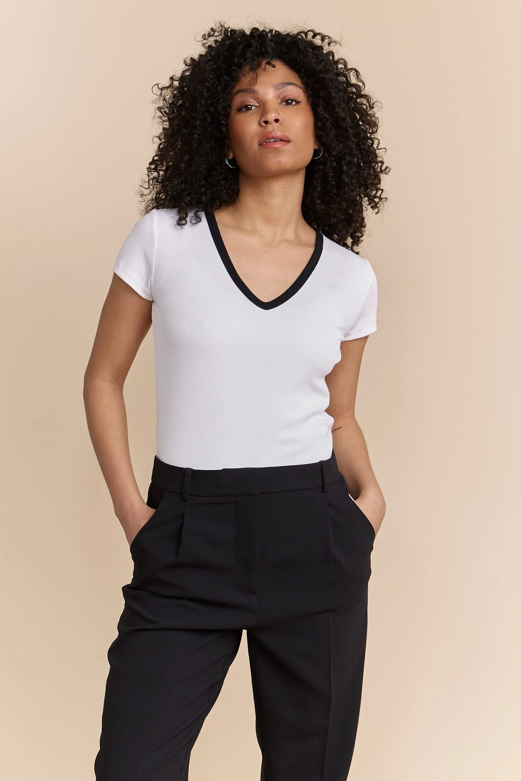 Ribbed t-shirt with V neck sporty wear