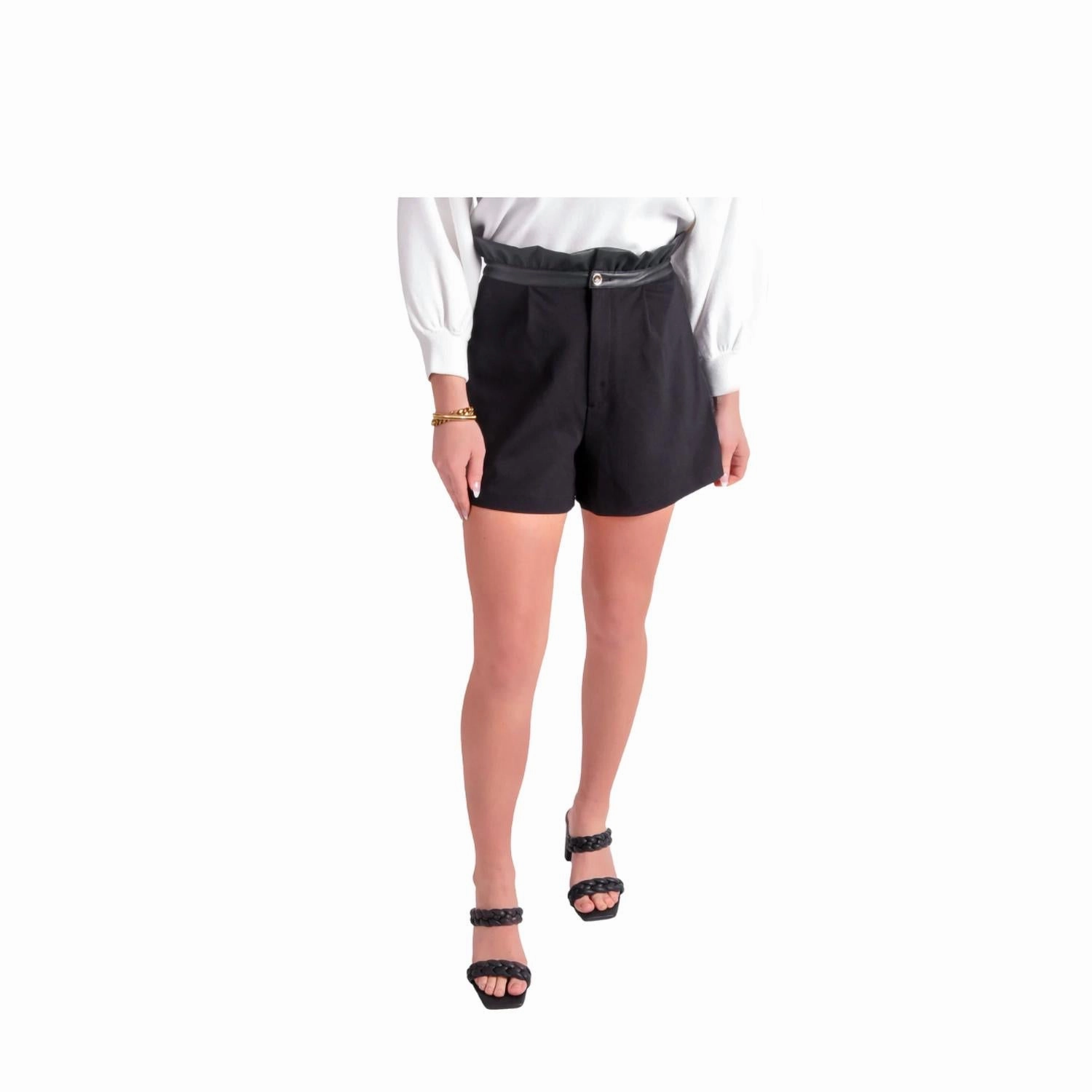 Trendy Look boots Ruffle High Waist Short In Black Ponte
