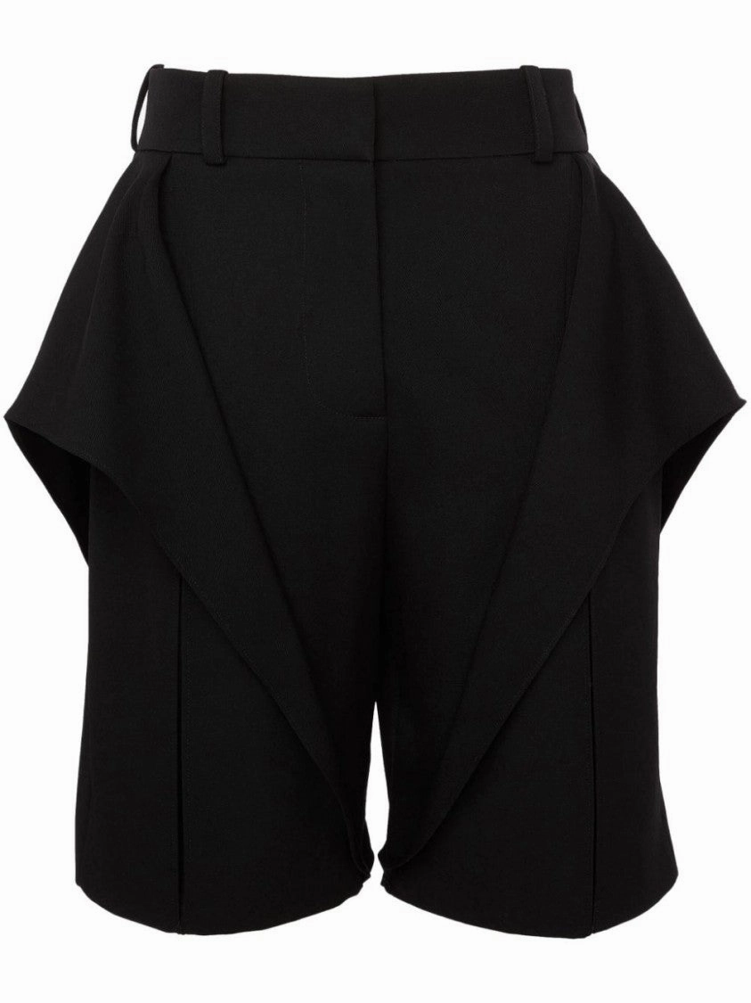 Sculptural Shorts Stylish Outfit Simple Mood