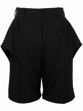Sculptural Shorts Stylish Outfit Simple Mood
