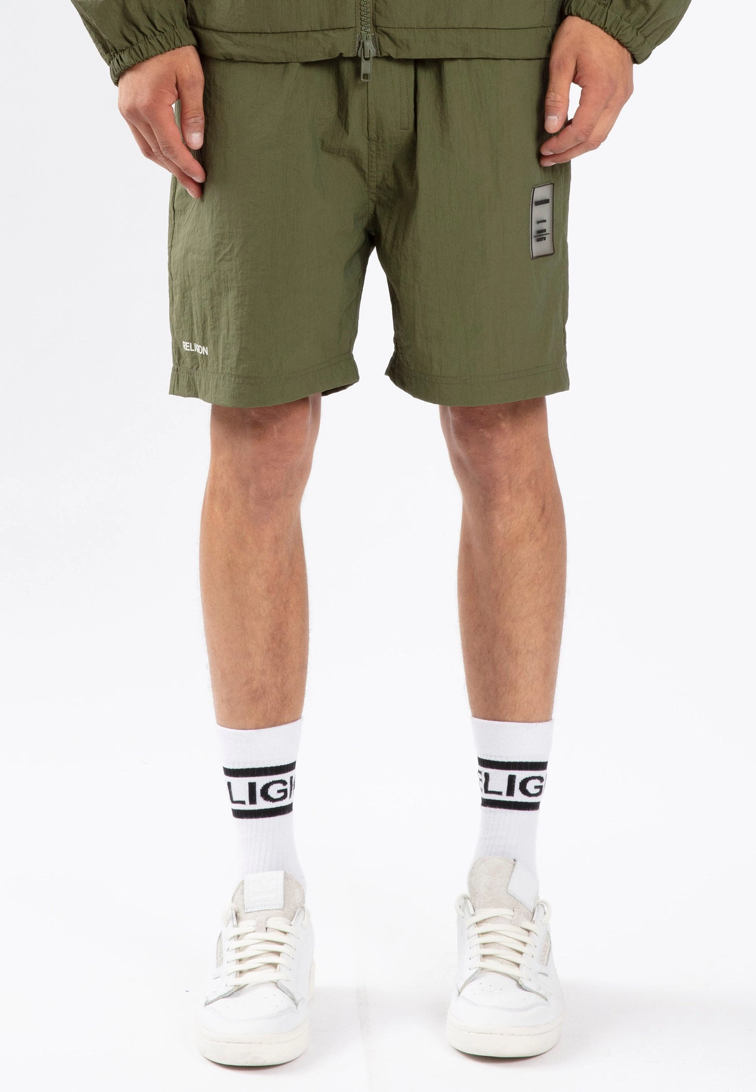 Breathable Mesh Panels Timeless Look SHELL SHORTS OLIVE