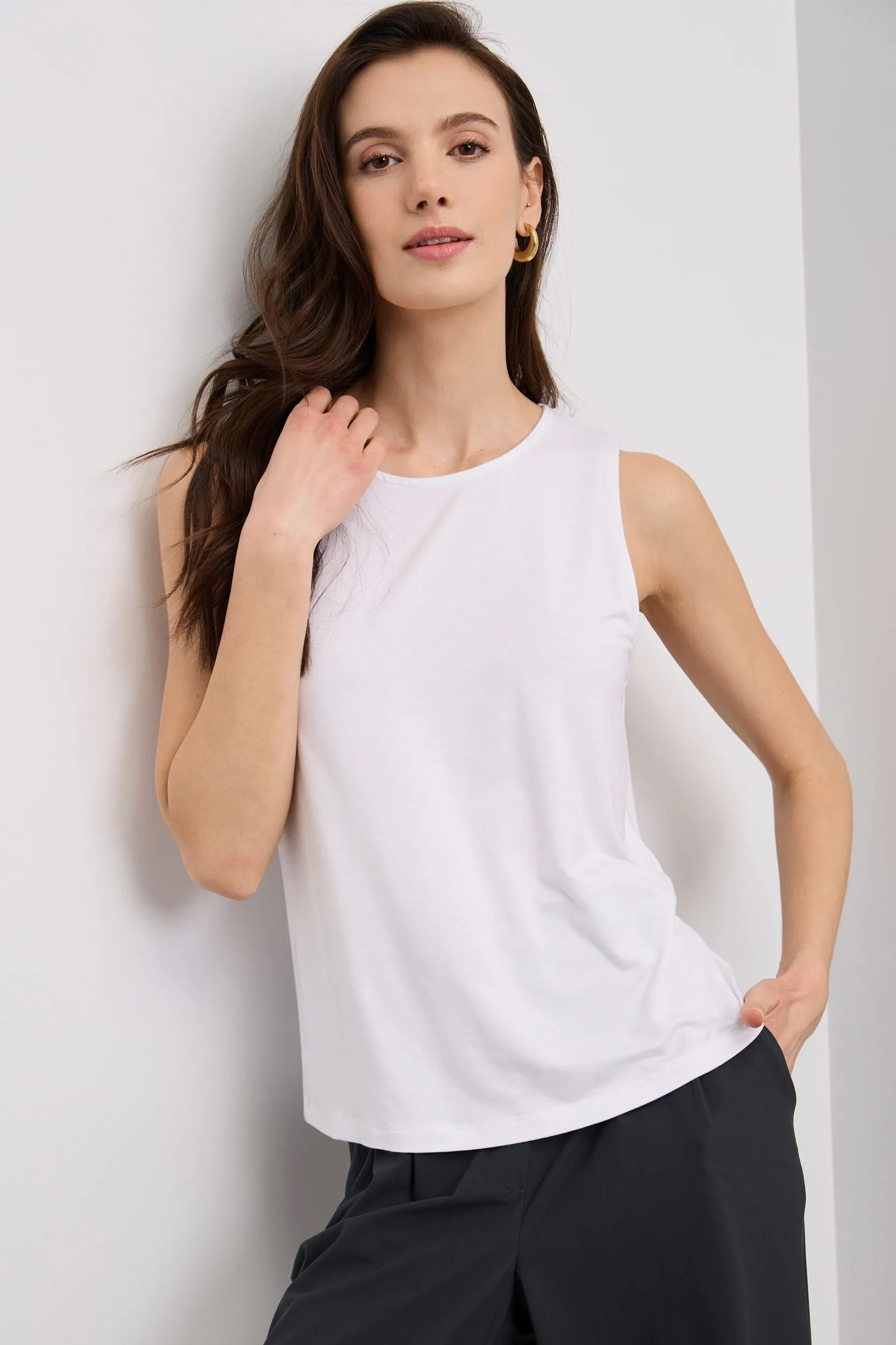 Sleeveless top with back bow and lace details Airflow Ventilation Travel Style Trend