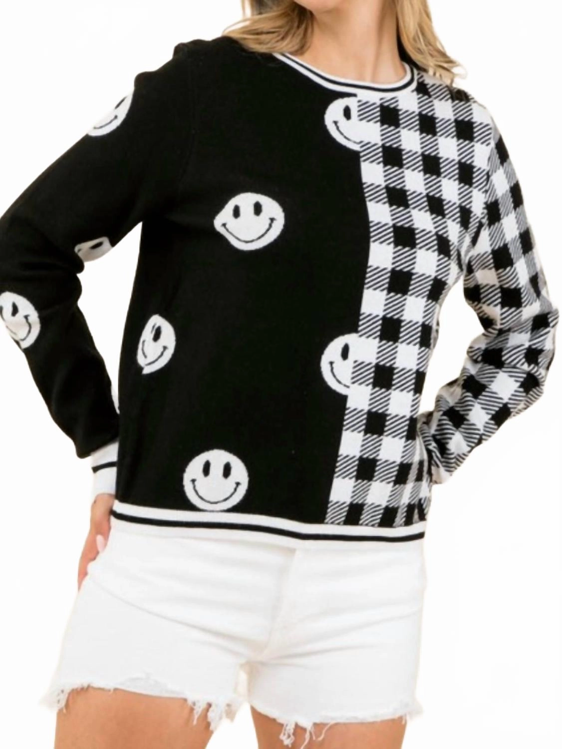 Smiley/checkered Sweater In Black & White Classic Look