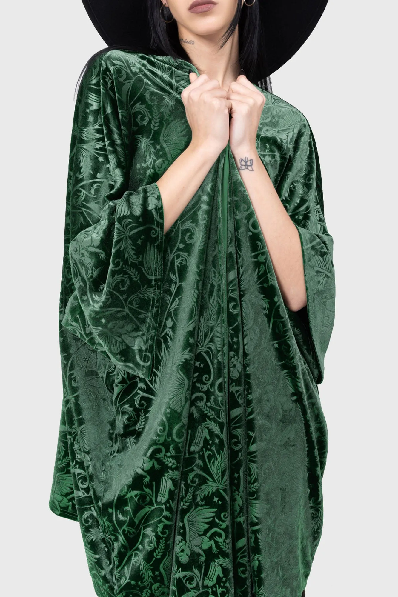 Ergonomic Tailoring Mesh Venting Emerald Envy Shawl