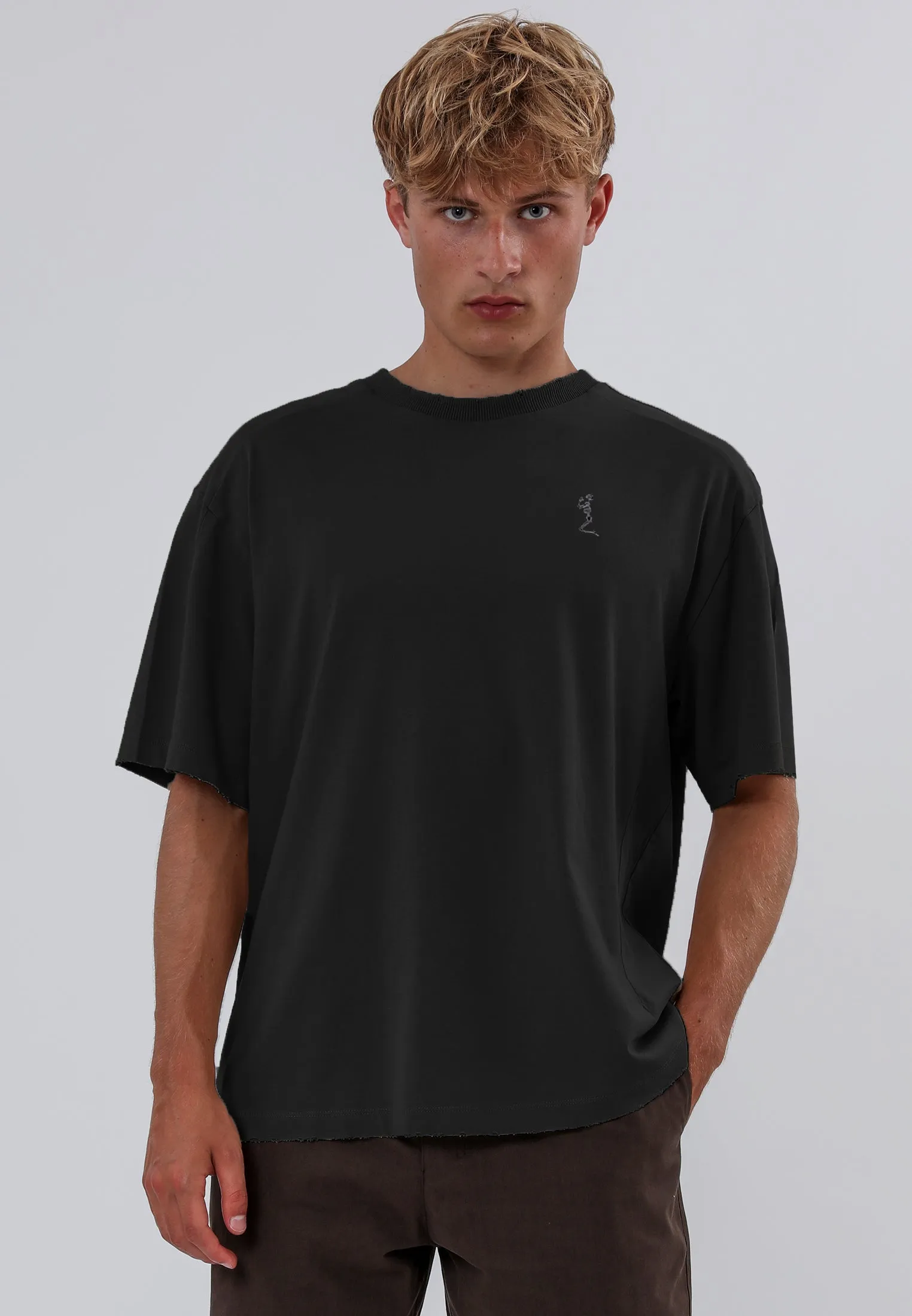 Tight fit sexiness BATTLE DISTRESSED T-SHIRT BLACK