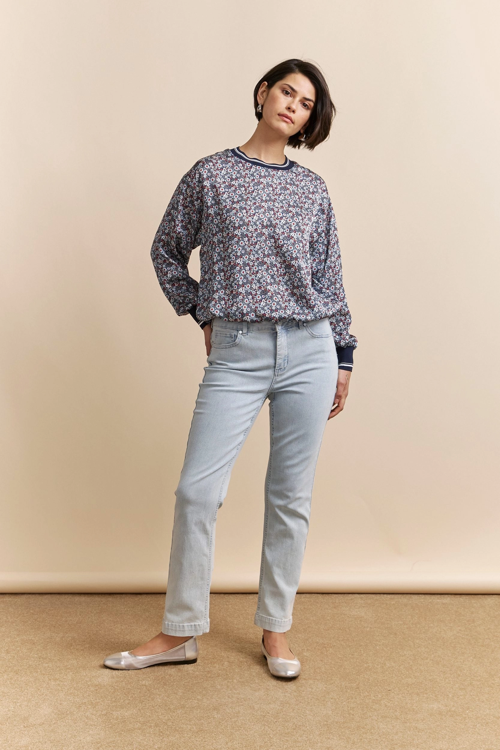 Sharp Edge Tapered Leg Profile Straight jean