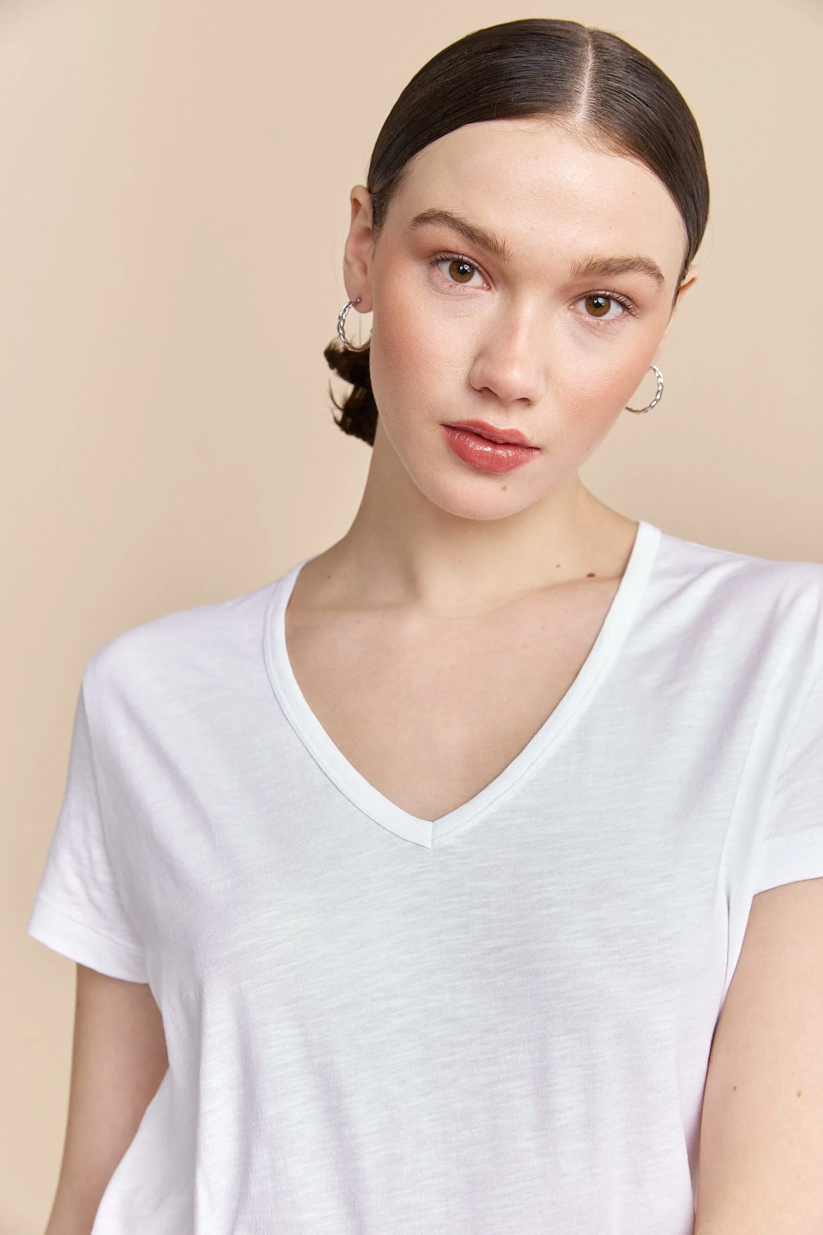 Simple Yet Cozy Basic V neck T-shirt
