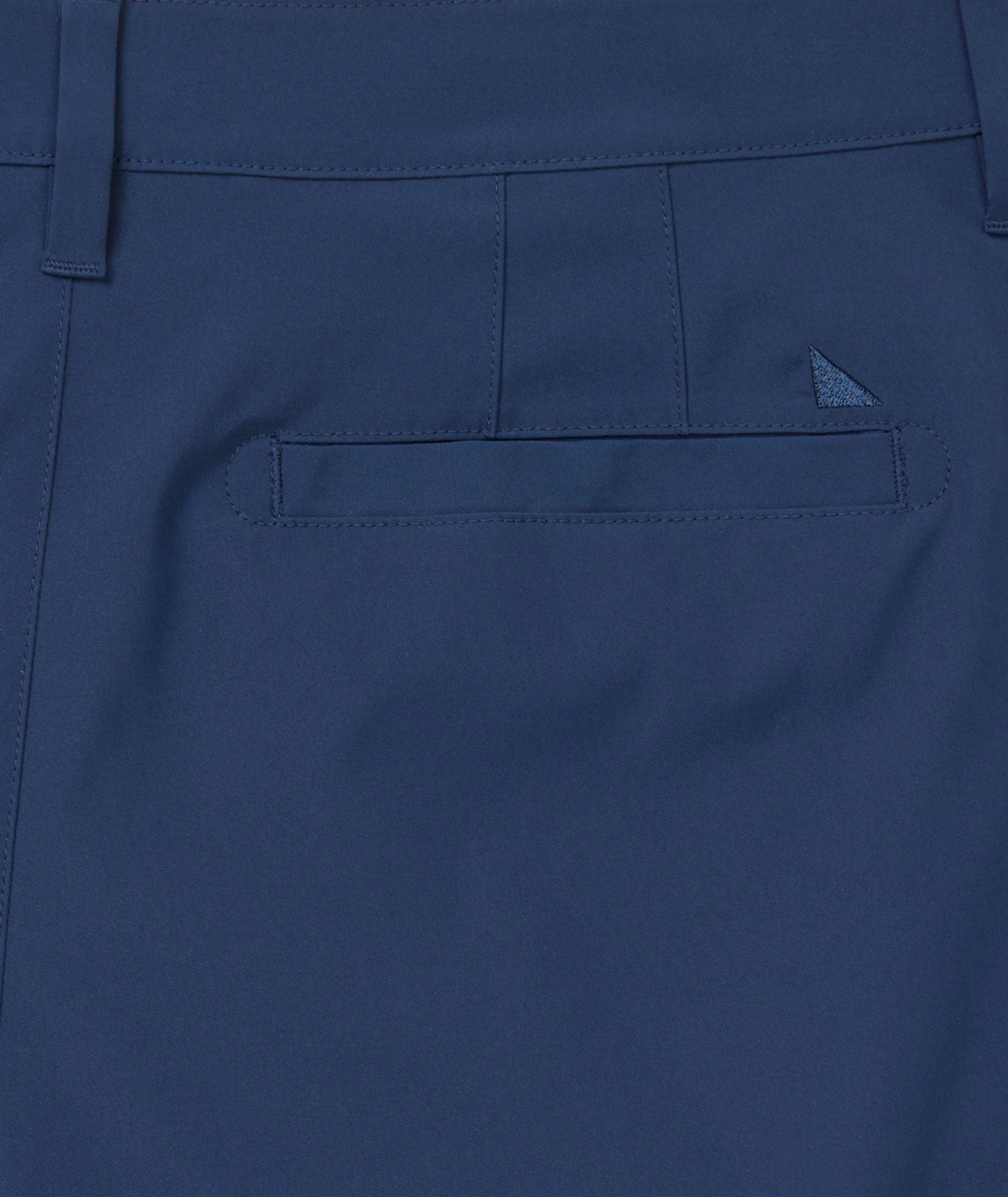 Traveler Tech Shorts Mid - rise