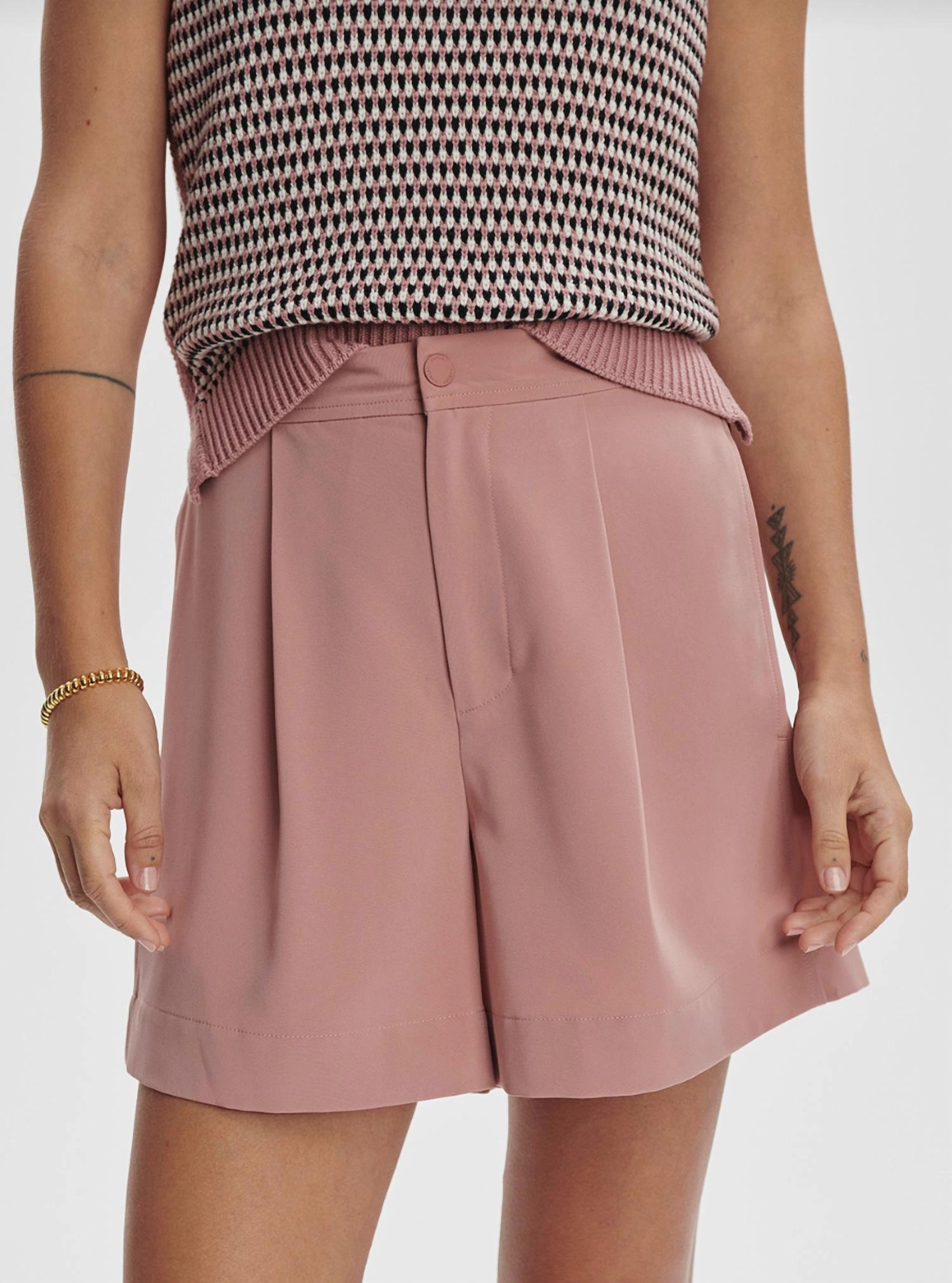 Mariya Easy Pleat Shorts In Ash Rose Foldable style