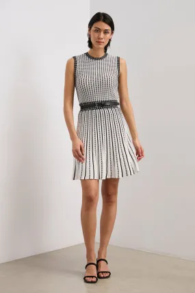 Aesthetic Fit Vibe Ready Textured knit flare skirt