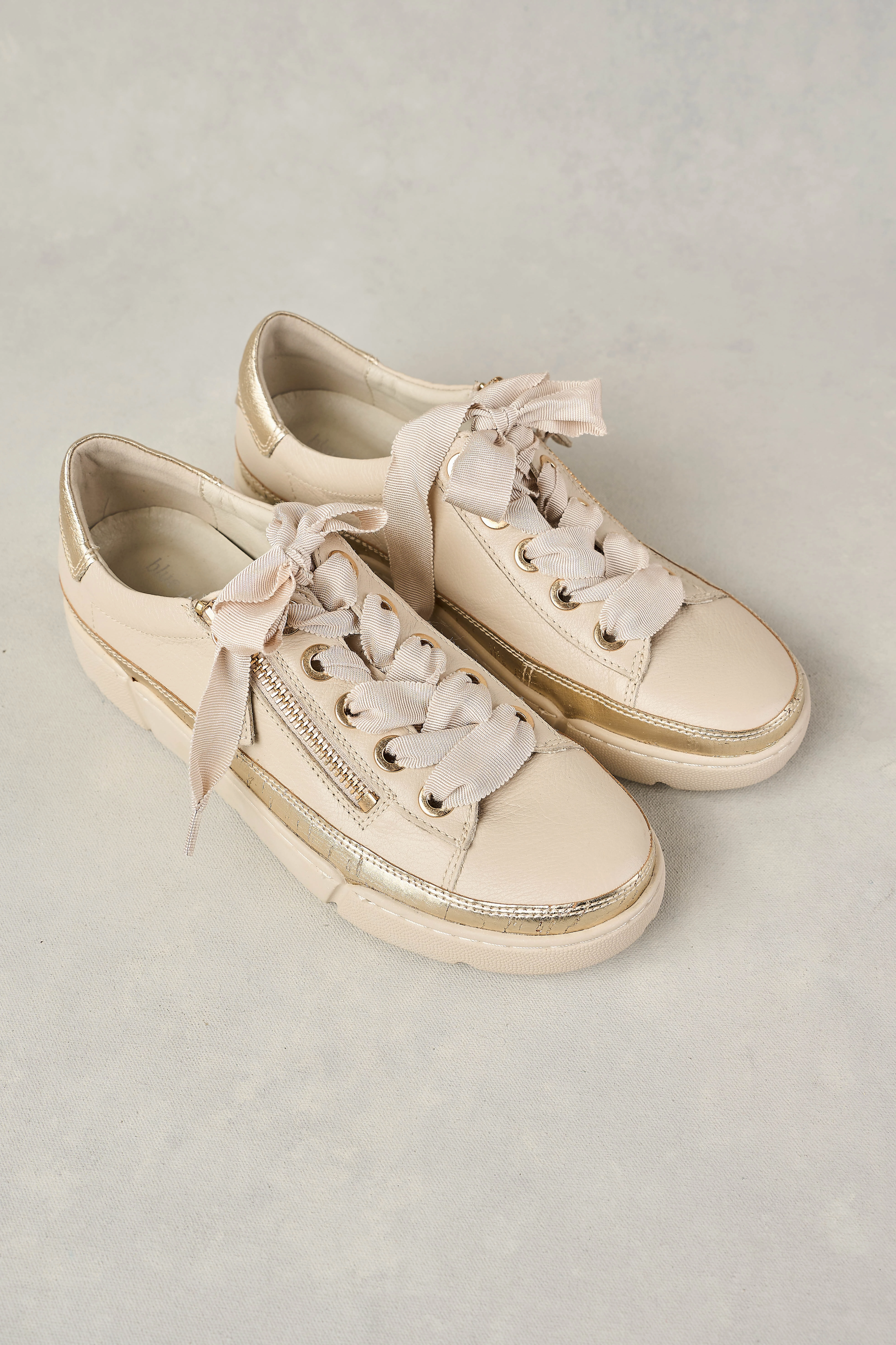 Talina Leather Sneaker - Almond Hiking Cushion Feel
