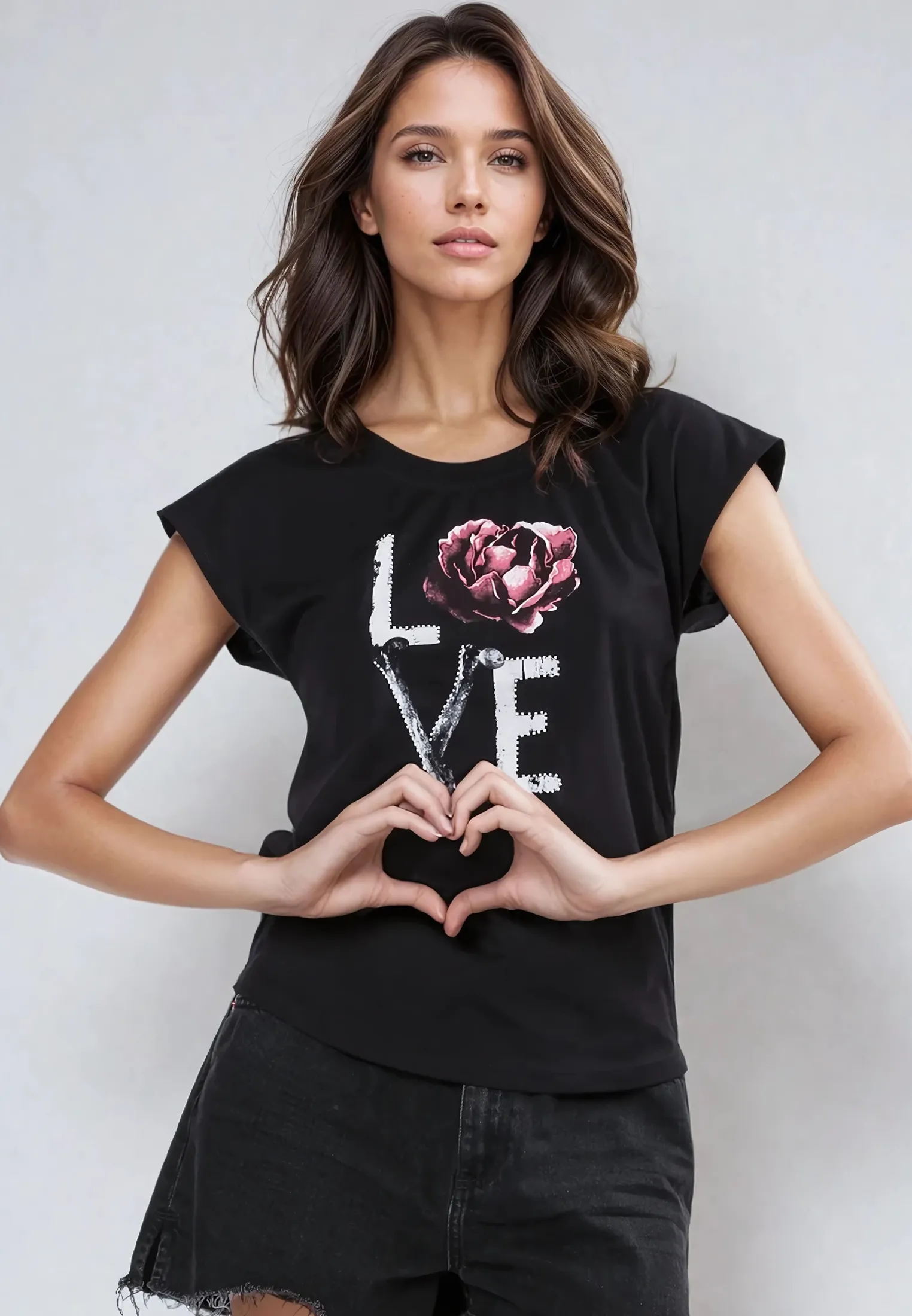 Subtle Logo Placement SPIRIT T-SHIRT LOVE BLACK