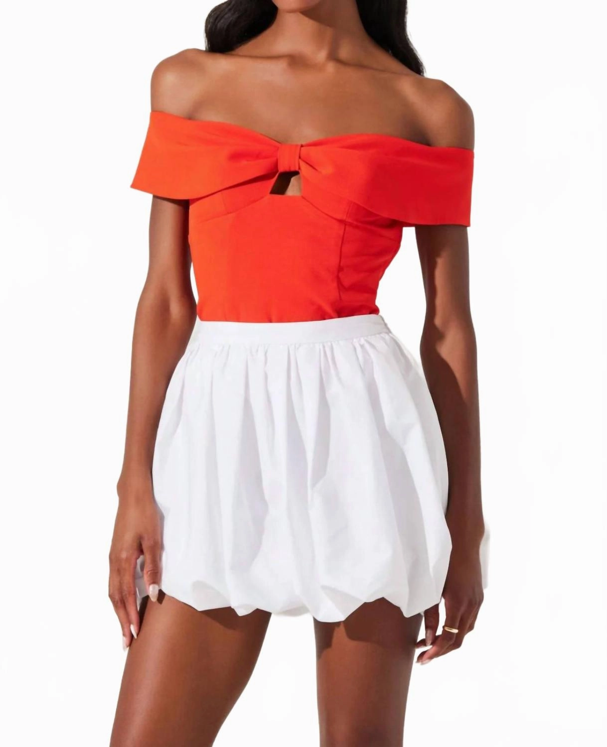 Libi Bubble Skirt In White Relaxed Outfit