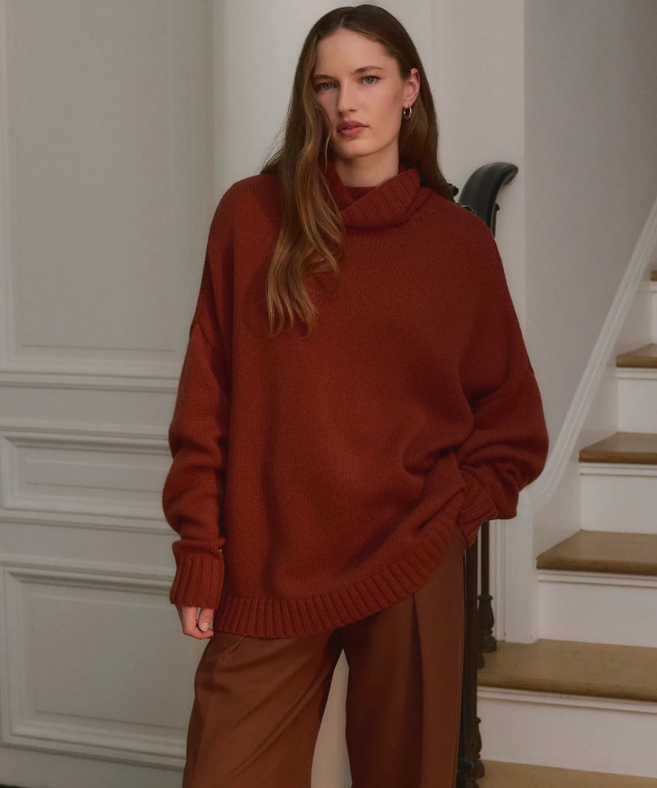 simple design Cashmere Porter Turtleneck
