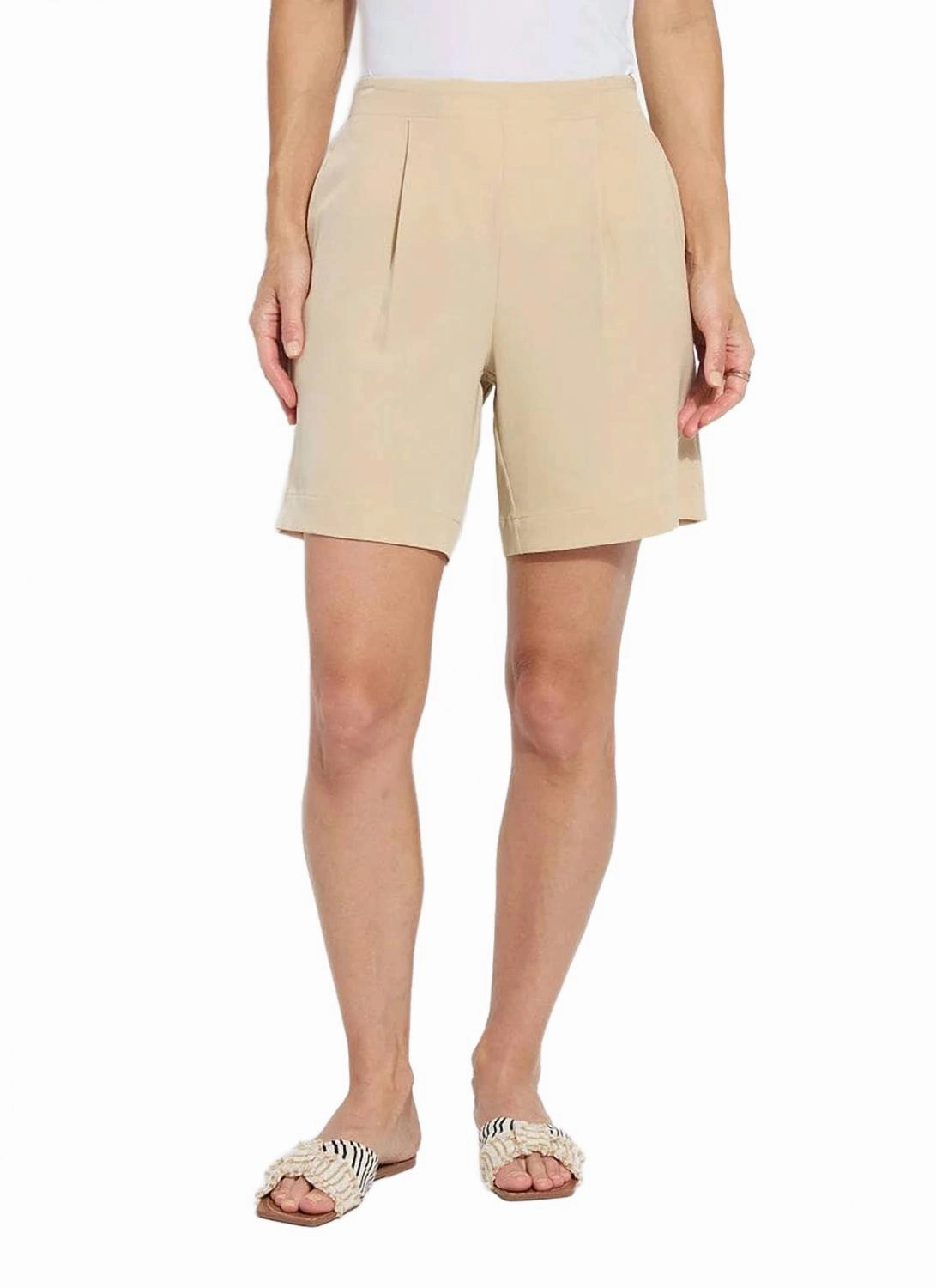 Dia Pleated Shorts In Raffia light feel soccer shorts