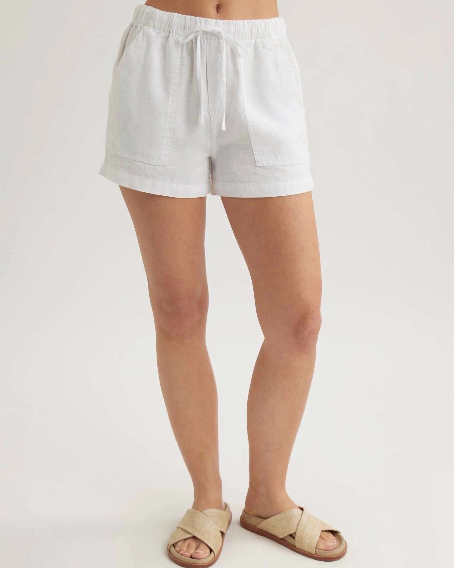 Women's Pocket Short In White Trendy Fashion